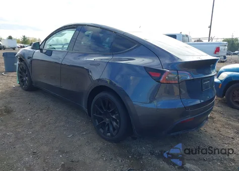 2022 Tesla Model Y Long Range Dual Motor All-Wheel Drive z USA, uszkodzony, nr VIN 7SAYGAEE8NF316654
